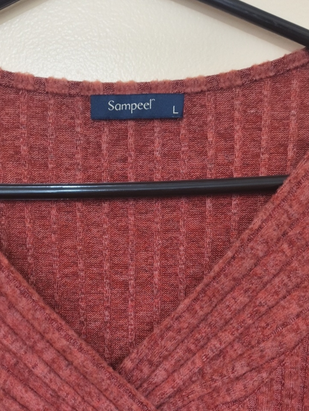 Sampeel Women's Ribbed V-Neck Sweater - Rust